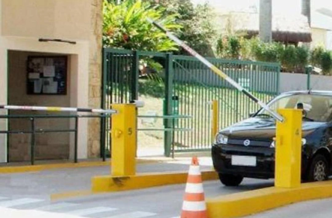 Sistema de controle de entrada e saída de Veículos com geolocalização em tempo real